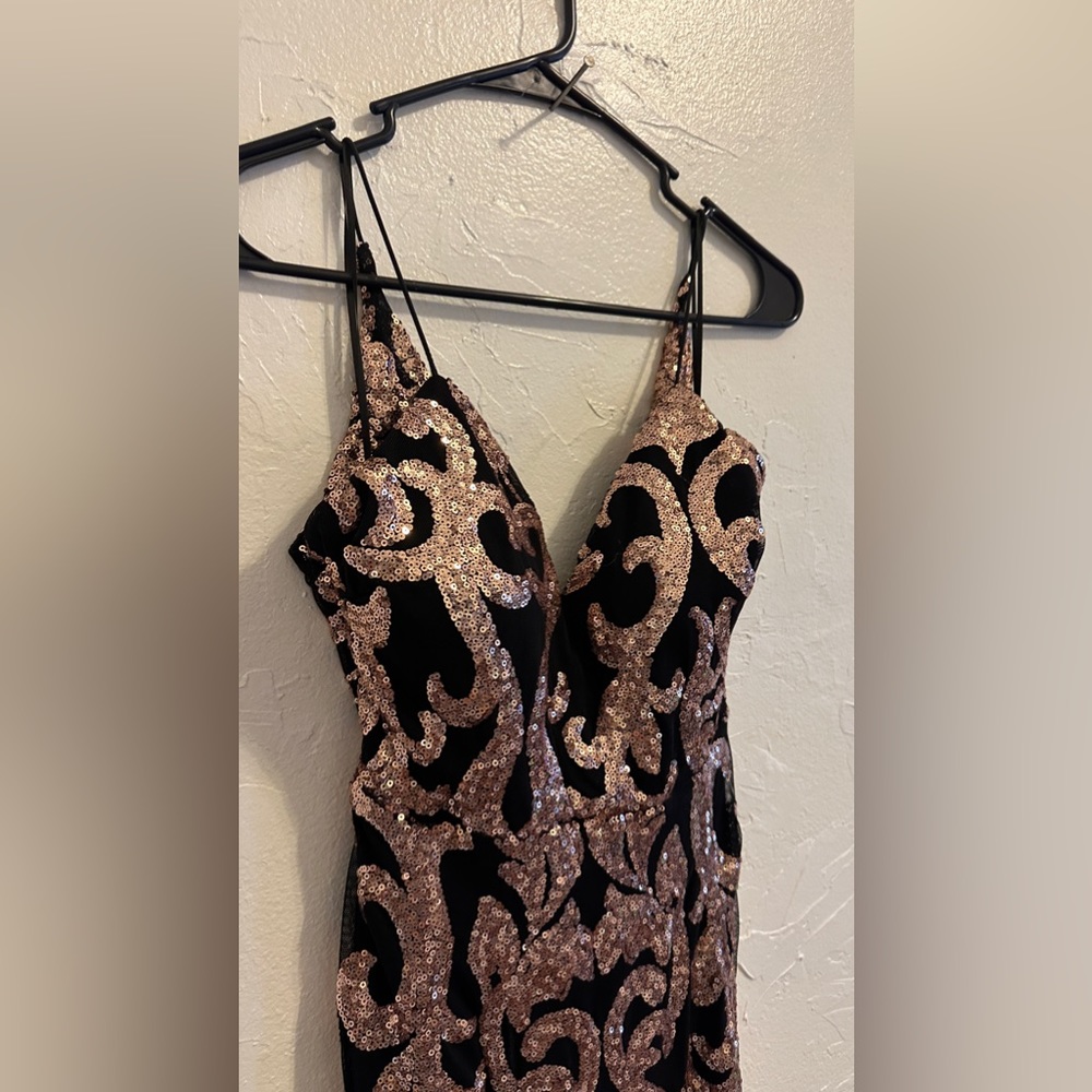 Elegant Windsor Sequined Gown - Small, Black & Rose Gold